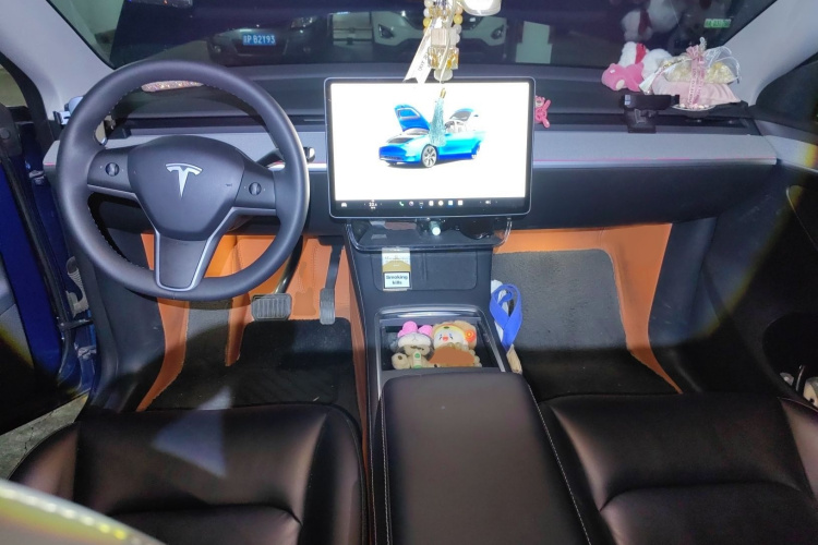特斯拉 Model Y 2023款 长续航全轮驱动版中控内饰7002