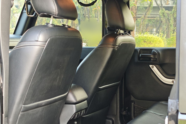 Jeep 牧马人 2015款 3.6L Rubicon 四门舒享版中控内饰7004