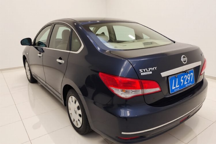 日产 轩逸 2012款 经典 1.6XE 手动舒适版车身外观5