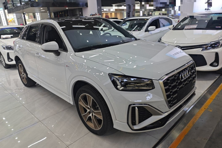 奥迪Q2L 2022款 35 TFSI 时尚动感型车身外观3