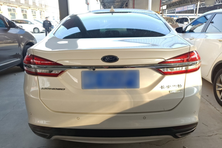 福特 蒙迪欧 2018款 EcoBoost 180 时尚型车身外观6