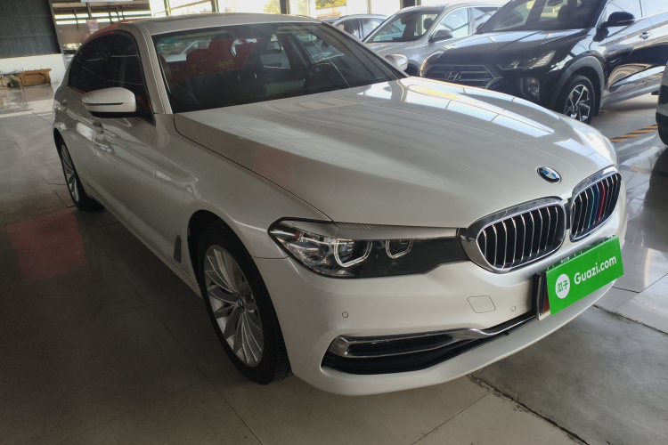 宝马5系 2019款 530Li 领先型 豪华套装车身外观3
