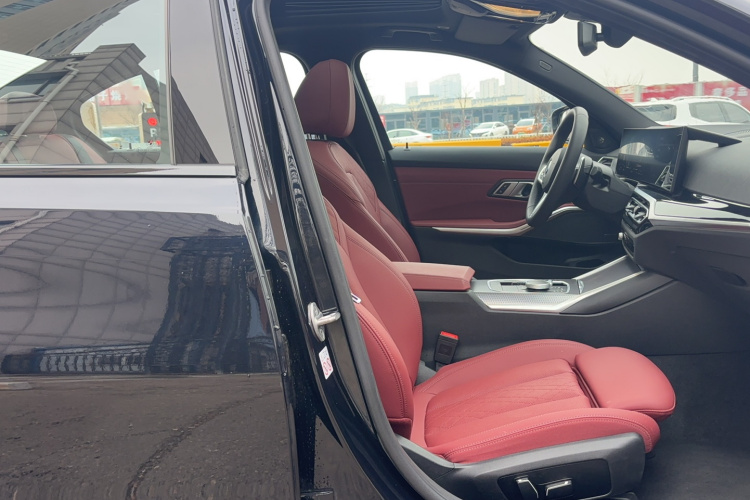 宝马3系 2024款 325i M运动曜夜套装局部细节41