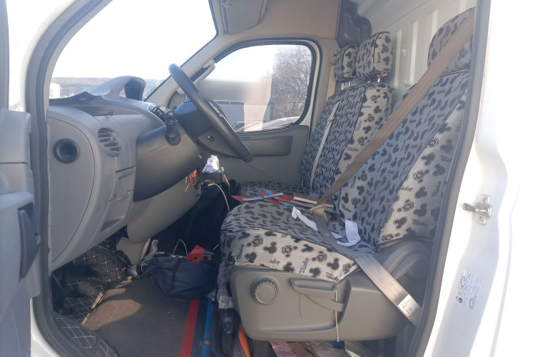 上汽大通MAXUS 新途V80 2021款 2.0T 手动经典城配王短轴中顶3座中控内饰19