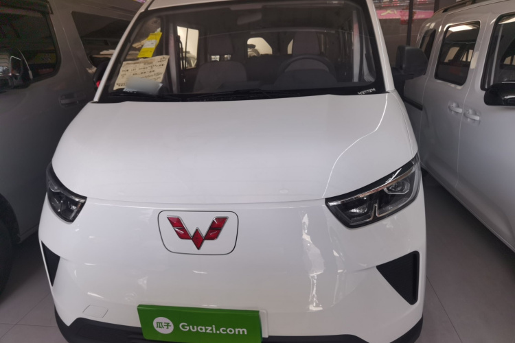 五菱汽车 五菱扬光 2025款 400km 客车版舒适型车身外观2