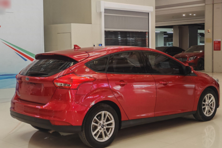 福特 福克斯 2017款 两厢 1.6L 自动风尚型智行版车身外观6010