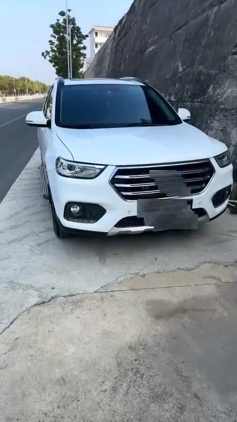 哈弗H6 2017款 蓝标 运动版 1.5T 自动两驱尊享型讲解2