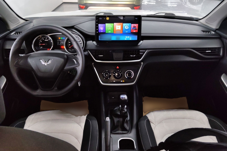 五菱汽车 五菱宏光S3 2018款 1.5L 手动标准型 国V中控内饰12