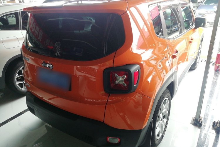 Jeep 自由侠 2018款 互联大屏版 180T 自动高能版车身外观6005