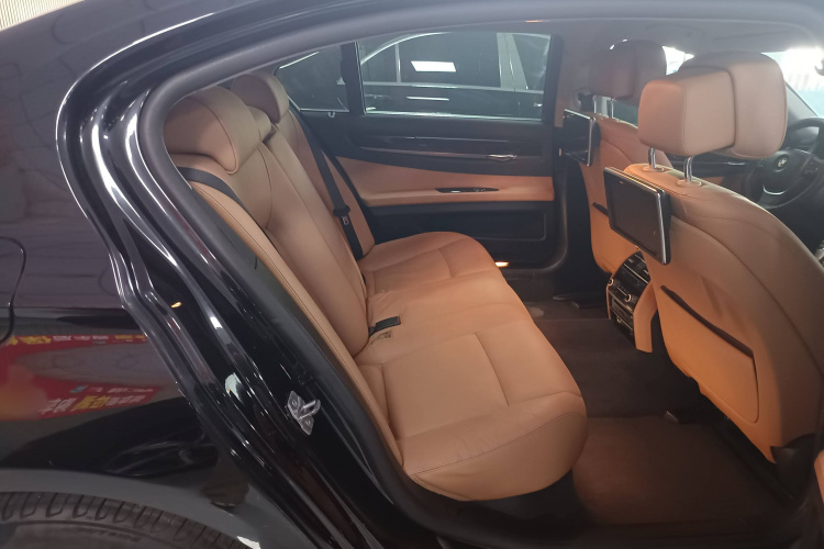 宝马7系 2013款 730Li 领先型中控内饰7001