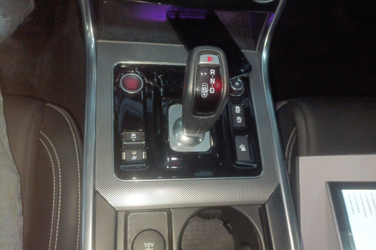 捷豹XEL 2020款 2.0T 200PS R-DYNAMIC 青春运动版局部细节18