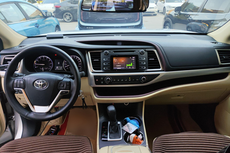 丰田 汉兰达 2017款 2.0T 两驱精英版 5座中控内饰7002
