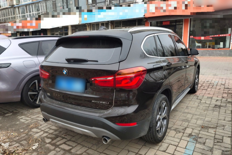 宝马X1 2018款 xDrive20Li 尊享型车身外观6002