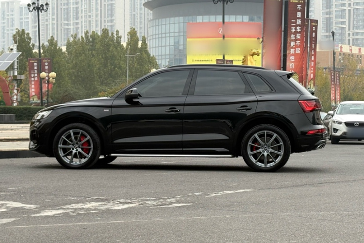 奥迪Q5L 2022款 45T 豪华动感型车身外观6005