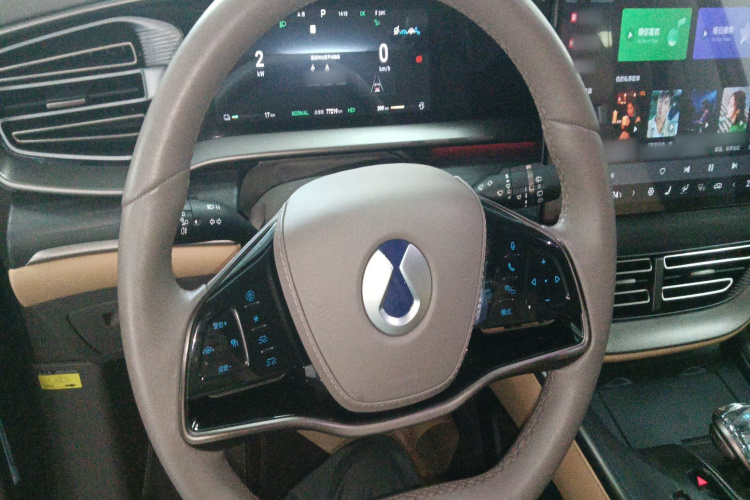 腾势D9 2022款 DM-i 970 四驱尊荣型中控内饰13