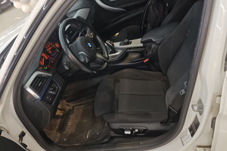 宝马3系 2018款 320i M运动套装中控内饰19