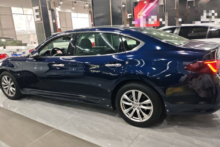 英菲尼迪Q70 2017款 Q70L 2.5L 精英版车身外观4