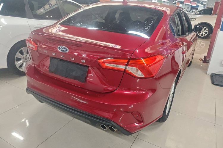 福特 福克斯 2020款 三厢 1.5L 自动锋跃型车身外观7