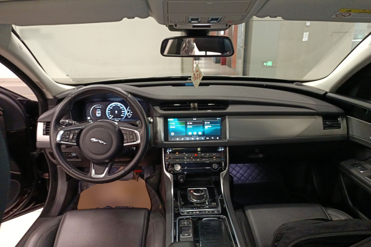 捷豹XFL 2020款 XFL 2.0T P200 两驱精英版中控内饰7001