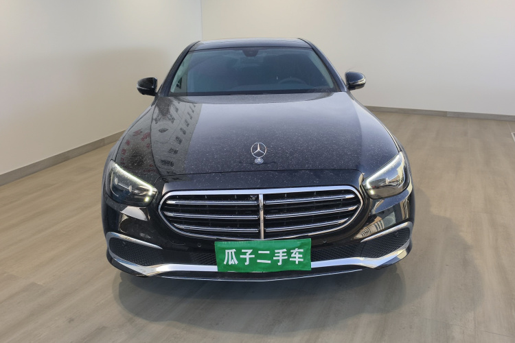 奔驰E级 2022款 改款 E 300 L 时尚型车身外观2