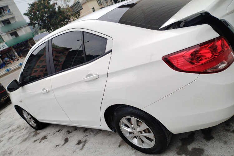 雪佛兰 2015款 赛欧3 1.5L AMT幸福天窗版车身外观4