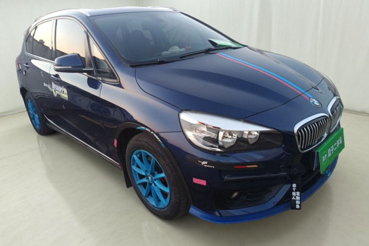 宝马2系旅行车 2016款 218i 时尚型车身外观3