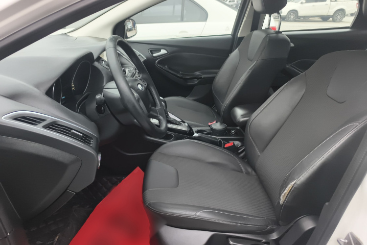 福特 福克斯 2012款 三厢 1.6L 自动风尚型中控内饰19