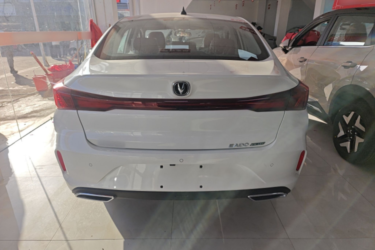 长安 逸动 2025款 PLUS 1.4T 双离合高能版车身外观6004