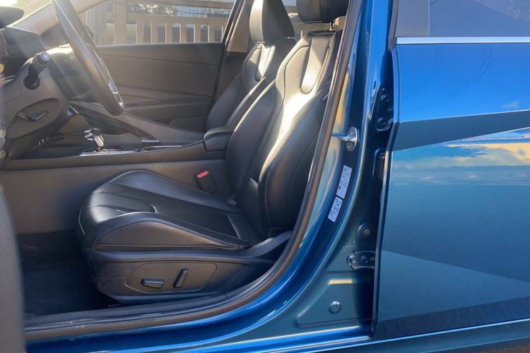 现代 伊兰特 2021款 1.5L CVT LUX尊贵版中控内饰7001