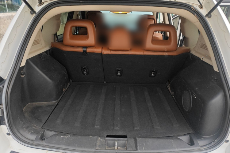 Jeep 指南者(进口) 2014款 改款 2.4L 四驱豪华导航版机舱底盘23