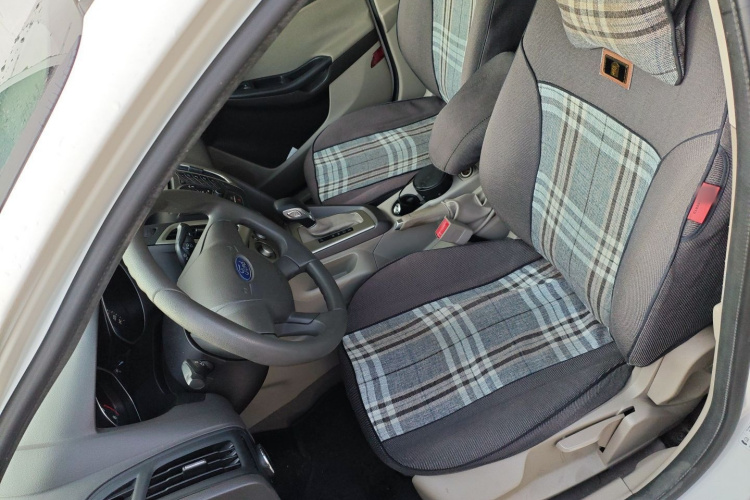 福特 福克斯 2012款 三厢 1.6L 自动舒适型中控内饰19