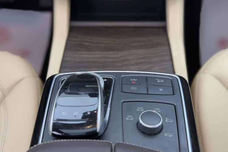 奔驰GLE 2015款 GLE 400 4MATIC中控内饰7006