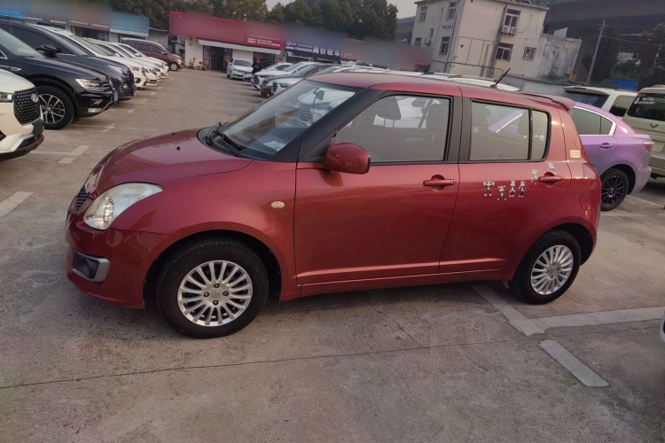 铃木 雨燕 2014款 1.3L 手动标准型车身外观4