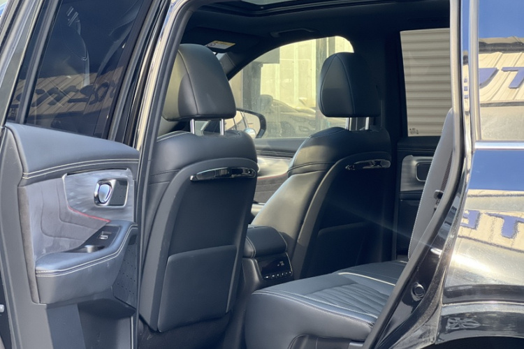 广汽传祺 传祺GS8 2022款 双擎系列 2.0TM 四驱尊贵版 （七座）中控内饰7002