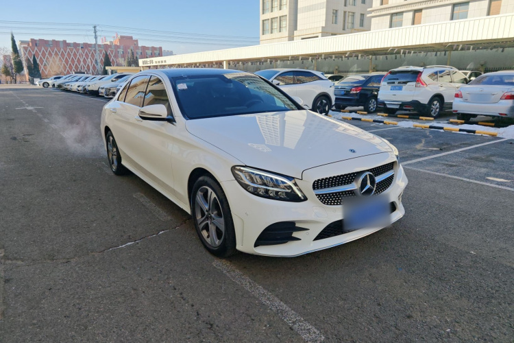 奔驰C级 2021款 C 260 L 运动版车身外观3
