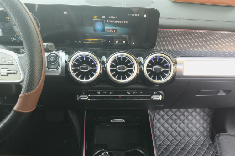 奔驰GLB 2022款 改款二 GLB 200 时尚型局部细节16
