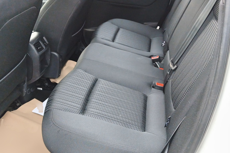 标致3008 2018款 2.0L 自动经典版中控内饰21