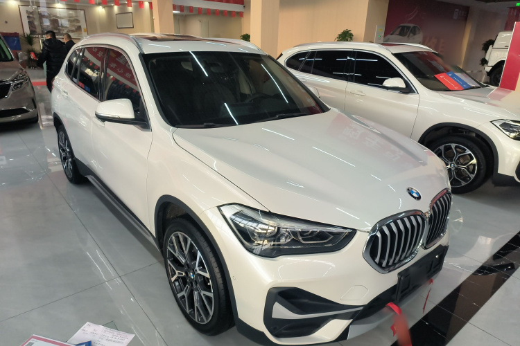 宝马X1 2020款 xDrive25Li 尊享型车身外观3
