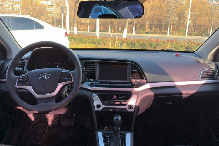 现代 领动 2016款 1.6L 自动智炫·精英型中控内饰7005