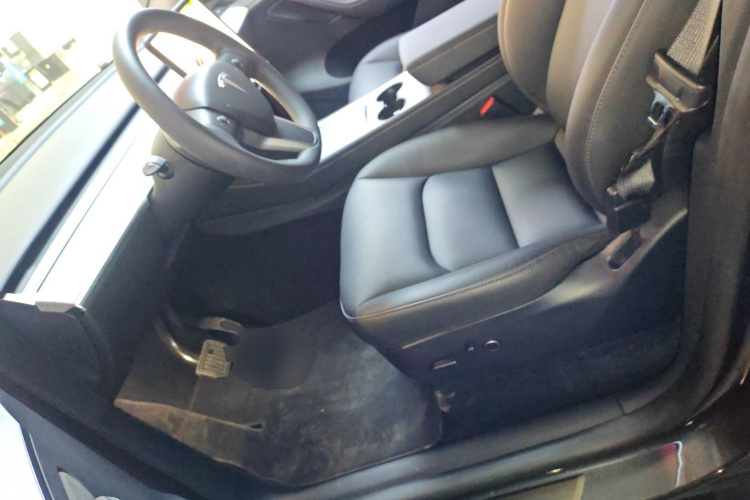 特斯拉 Model Y 2024款 后轮驱动版中控内饰19