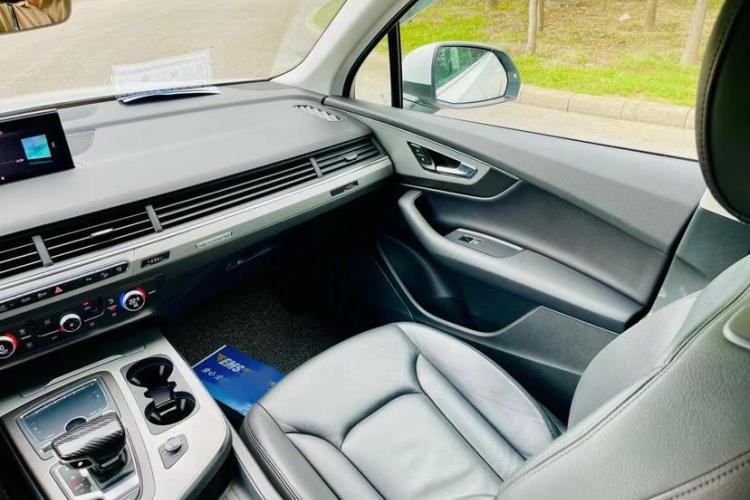 奥迪Q7 2016款 45 TFSI 技术型中控内饰7008