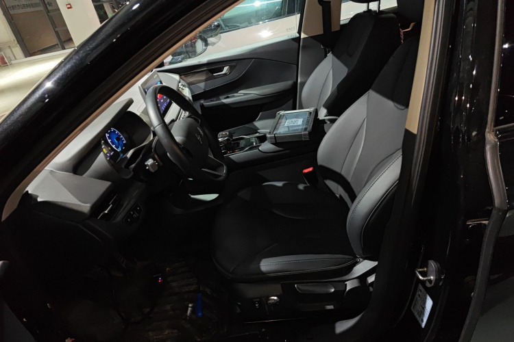 红旗E-QM5 2023款 改款 基础出行版中控内饰19