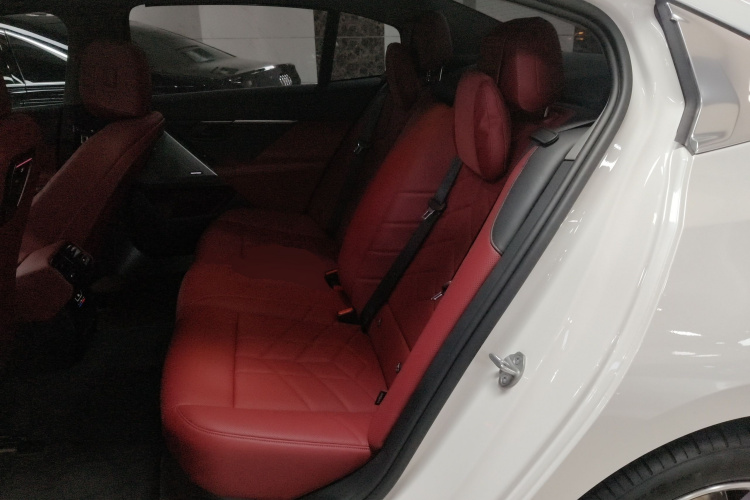 宝马5系 2024款 530Li 领先型 M运动套装中控内饰21