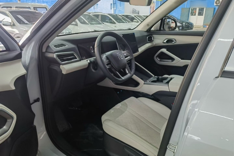 比亚迪 元UP 2025款 智驾版 401KM 活力版中控内饰7001