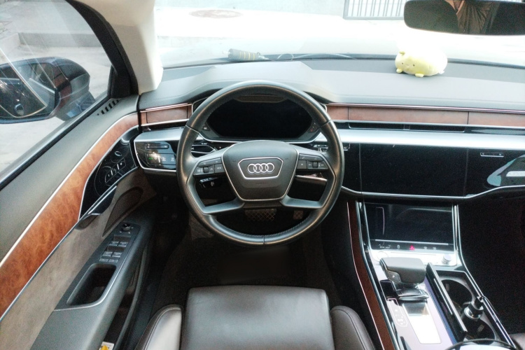 奥迪A8 2018款 A8L 55 TFSI quattro投放版尊享型中控内饰13