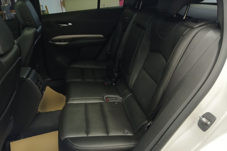 凯迪拉克XT4 2020款 改款 28T 两驱领先型中控内饰21