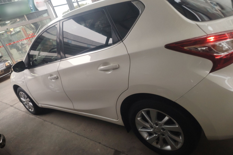 日产 骐达TIIDA 2020款 1.6L CVT酷动版车身外观4