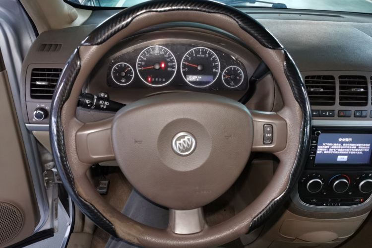 别克GL8 2014款 2.4L 经典版局部细节13