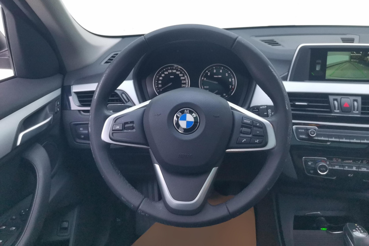 宝马X1 2019款 sDrive18Li 时尚型中控内饰13