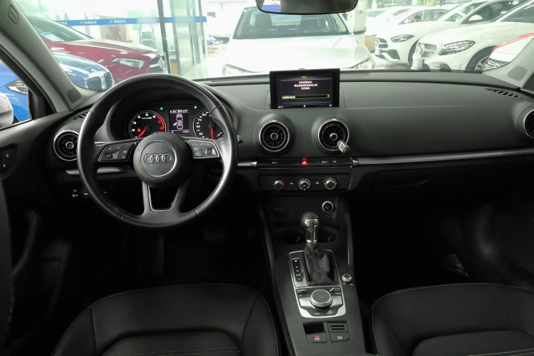 奥迪A3 2019款 Limousine 35 TFSI 进取型 国V中控内饰7002